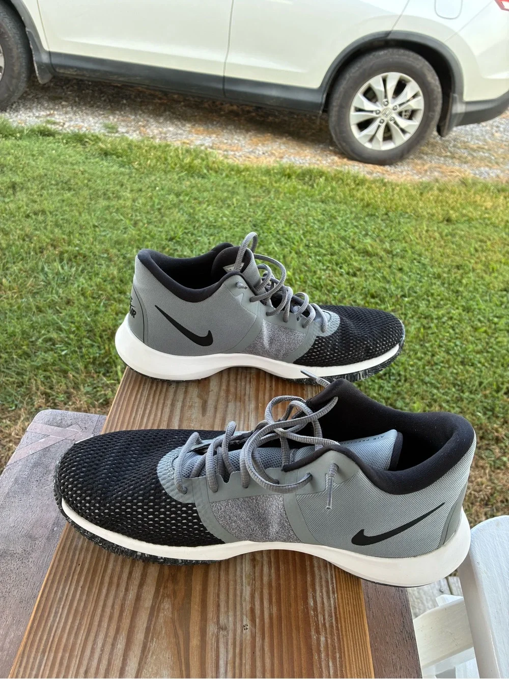 Nike Men's Gray and Black basketball Shoes